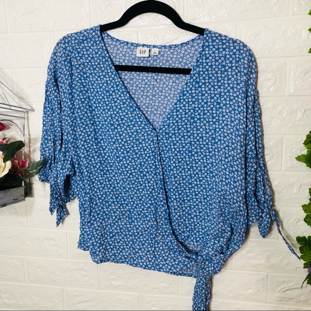 🌼3/$30🌼NWOT Gap Floral Wrap Blouse Size Small